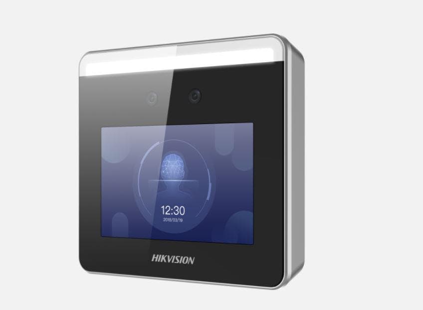 Terminal access control cu face recognition Hikvision DS-K1T331W, alerta de purtare a mastilor de protectie pe fata, capacitate pana la maxim 1000 de imagini faciale, 1500 carduri( cu conectare a unui cititor de card extern), 150000 evenimente,  configurare via web client, TCP/IP, Wi-Fi , suporta