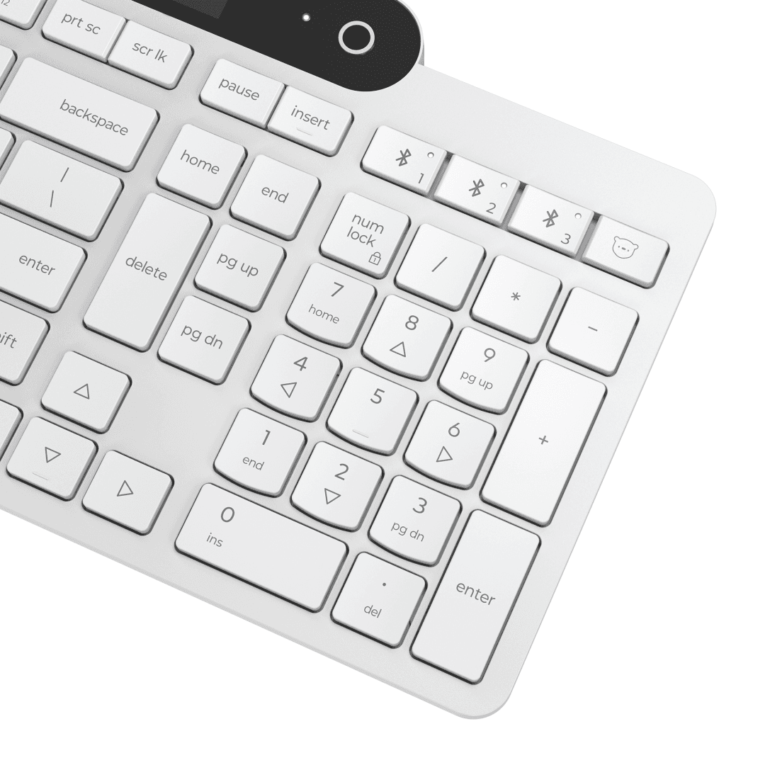 Tastatura Lenovo 800 Self-Charging Bluetooth; reincarcabila cu ajutorul luminii ambientale, fara spatiu destinat bateriilor clasice; layout: US; conectivitate: BT 5.1, se poate conecta la 3 dispozitive; greutate: 635g; compatibil cu Windows 10, Windows 11; culoare: alb