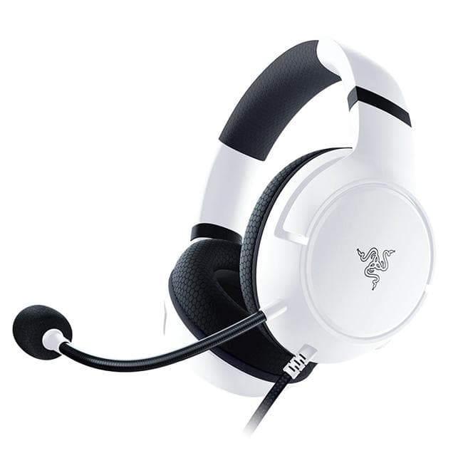 Casti Razer Blackshark V2  HyperSpeed cu fir, frecventa 12 Hz – 28 kHz, sensibilitate 100 dB, izolare fonica pasiva, frecventa de raspuns microfon: 100 Hz – 10 kHz, autonomie baterie pana la 70 ore, interfata jack 3.5 mm, alb
