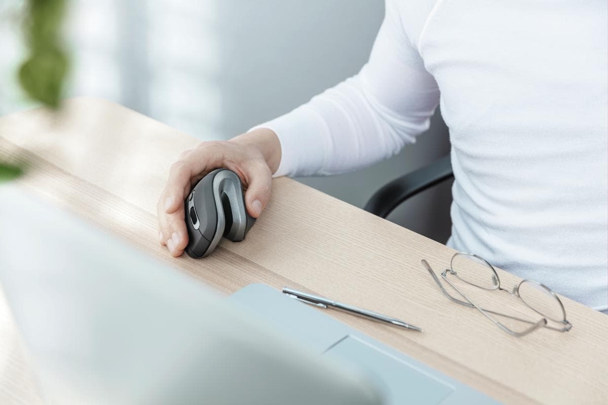 Mouse Trust Verro Ergonomic, Wireless, negru