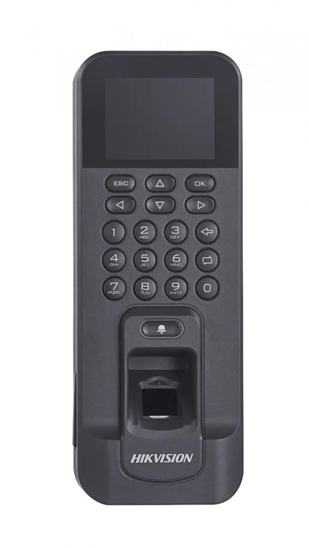 Controler de acces biometric stand alone Hikvision cu tastatura si cartele de proximitate MIFARE, DS-K1T804AMF; Capacitate de stocare: 3,000cartele, 3,000 amprente si 100,000 evenimente; Suporta functii de Access Control si Time Attendance; display LCD2.4-inch; Distanta de citire: 0-5cm