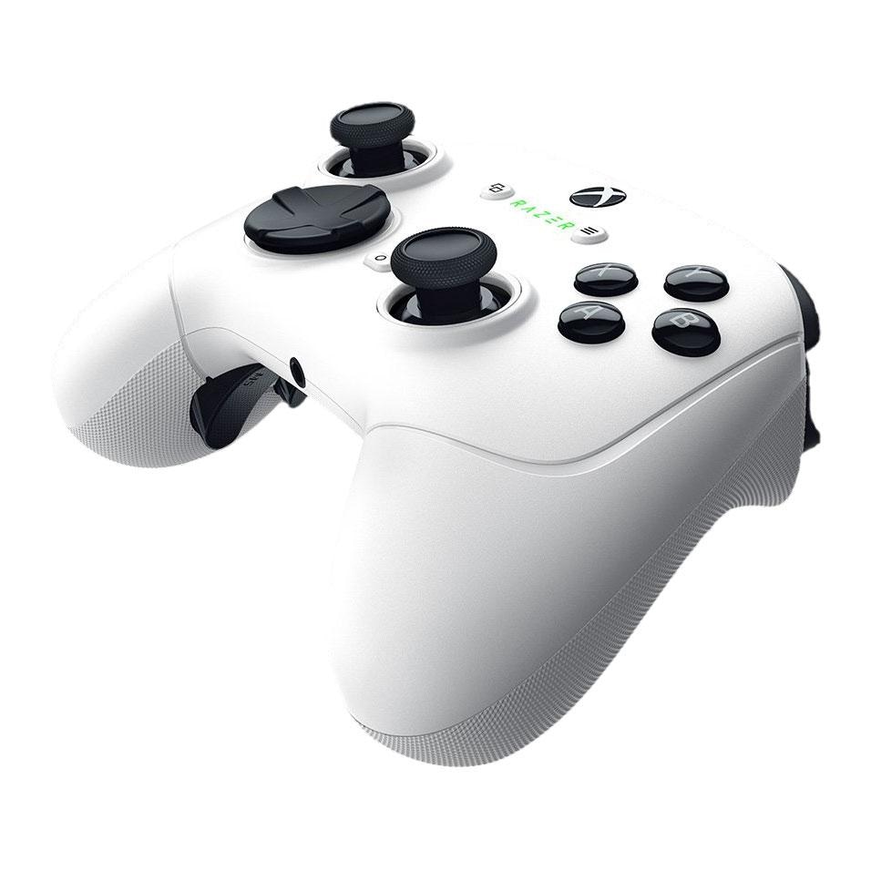 Controller Razer Wolverine V3 Pro, conectivitate Razer Hyperspeed Wireless, compatibil cu Xbox & PC, butoane de actiune mecanice Razer Mecha Tactile, butoane analogice Anti-drift Hall, durata de viata baterie pana la 20 de ore, polling rate 1000 mhz pentru PC, lungime cablu 3m, interfata USB-C la